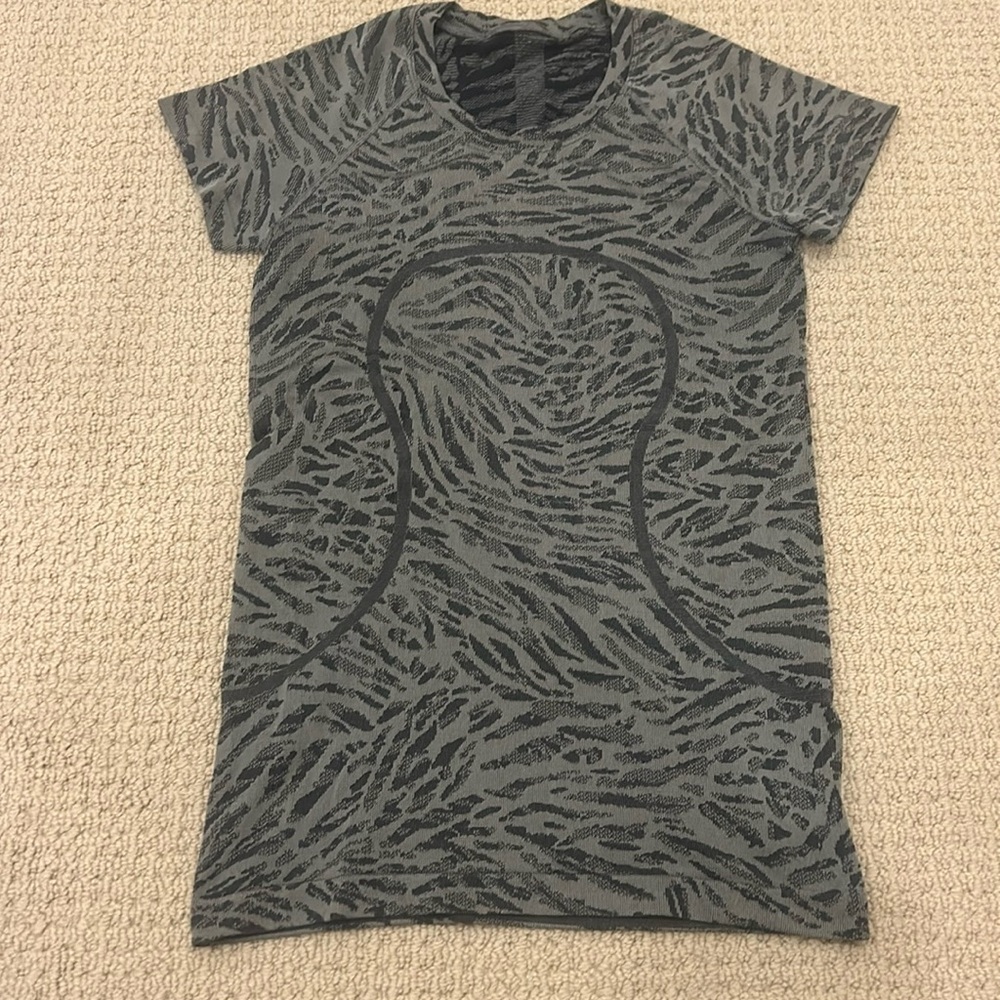 Lululemon Swiftly Tech size 6